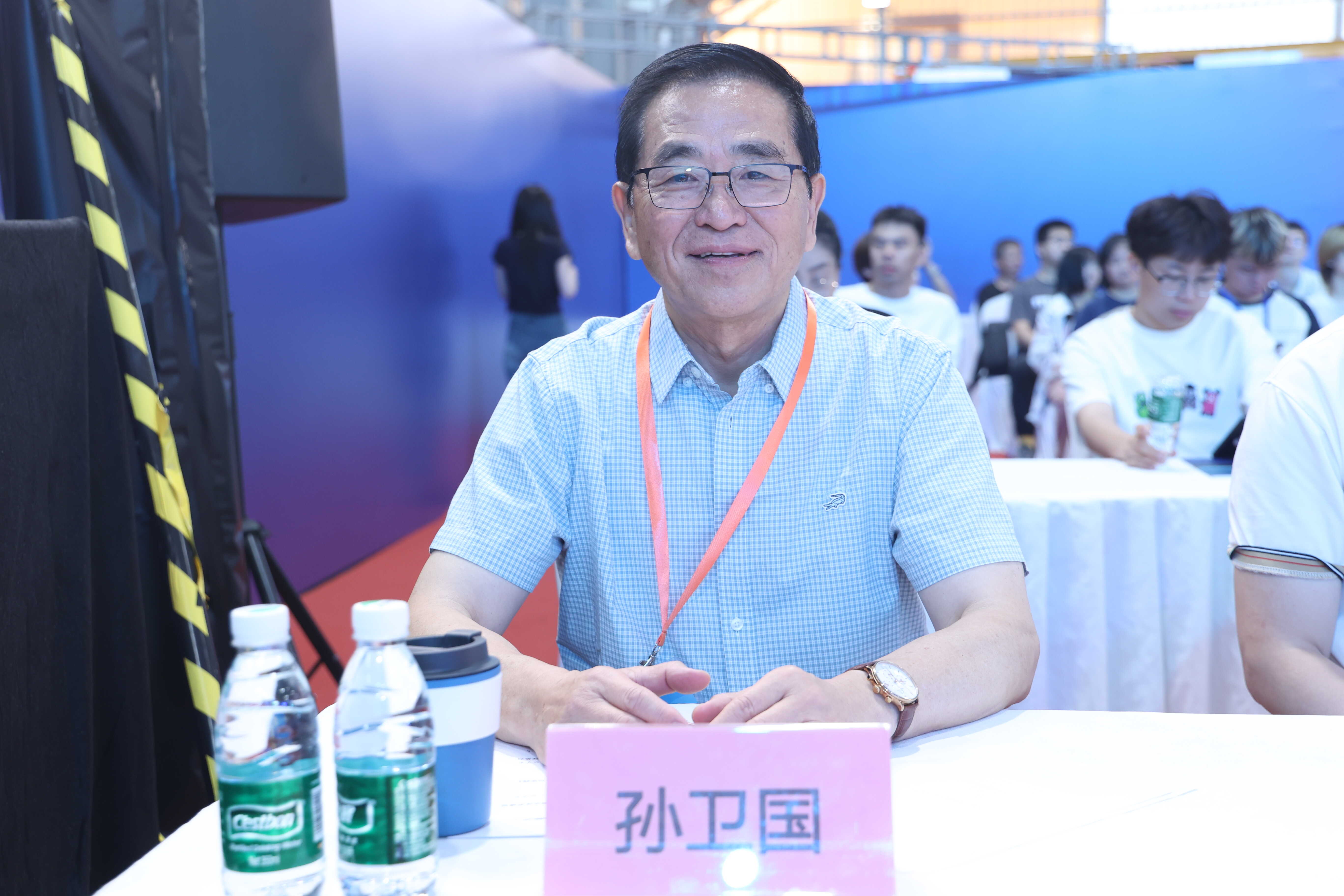 ��������(zh��n)���չָܾ����L�O�l(w��i)����ϯ�������H�Ϳս�(j��ng)���c�o�˙Cϵ�y(t��ng)�a(ch��n)�I(y��)չ�[��